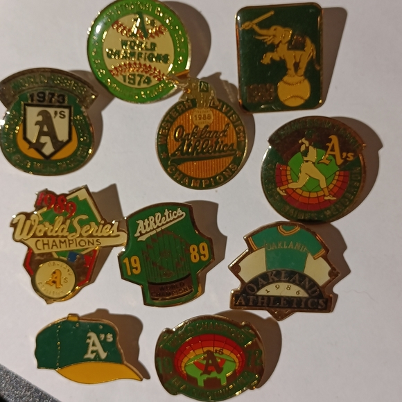 Authentic vintage Oakland A's collectible pins $9 each or all 10 for $80 - Picture 4 of 8